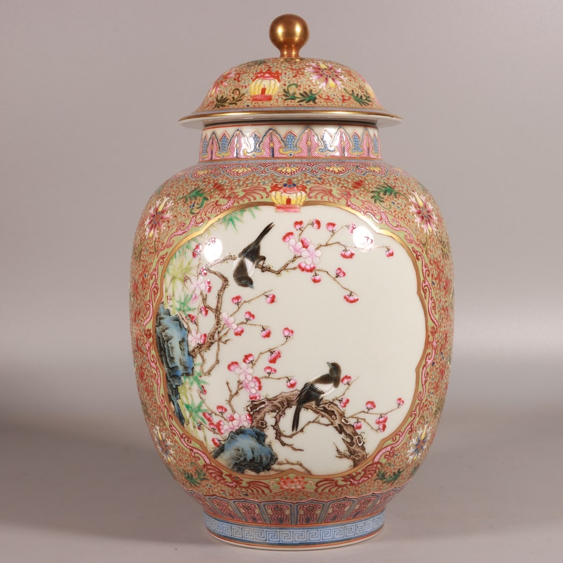 A Exquisite Famille-Rose Painted Gold Flower and Bird Pattern Jar (1 of 9)