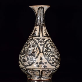 A Rare Blue and White Phoenix Pattern Vase