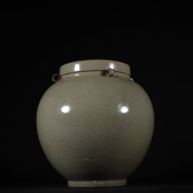 A Exquisite Yue yao Celadon Dragon Pattern Jar