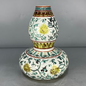 A Exquisite Doucai Lotus Pattern Gourd-Shaped Vase