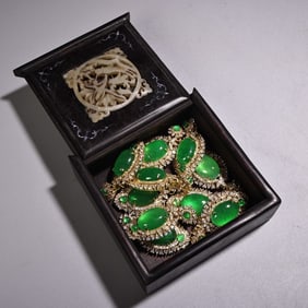 A Exquisite Jadeite Pendant