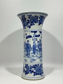 A Exquisite Blue and White Figures Pattern Vase