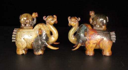 A pair of Exquisite Hetian Jade Elephant Ornament