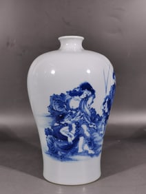 A Exquisite Blue and White Figures Pattern Vase