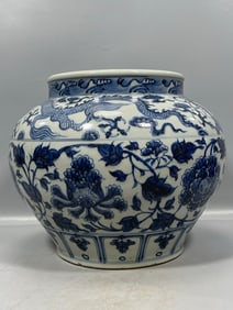 A Exquisite Blue and White Flower Pattern Jar