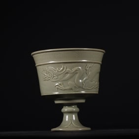 A Exquisite Yue yao Celadon Dragon Pattern Cup