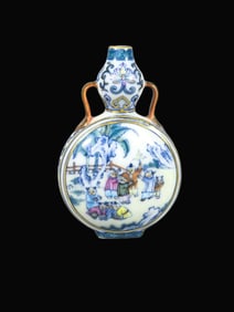 A Exquisite Blue and White Doucai Figures Pattern Gourd-Shaped Vase