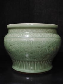 A Exquisite Longquan Glaze Flower Pattern Vat