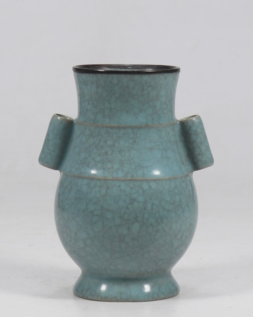 A Exquisite Ru yao Ice Crackle Pattern Vase (1 of 8)