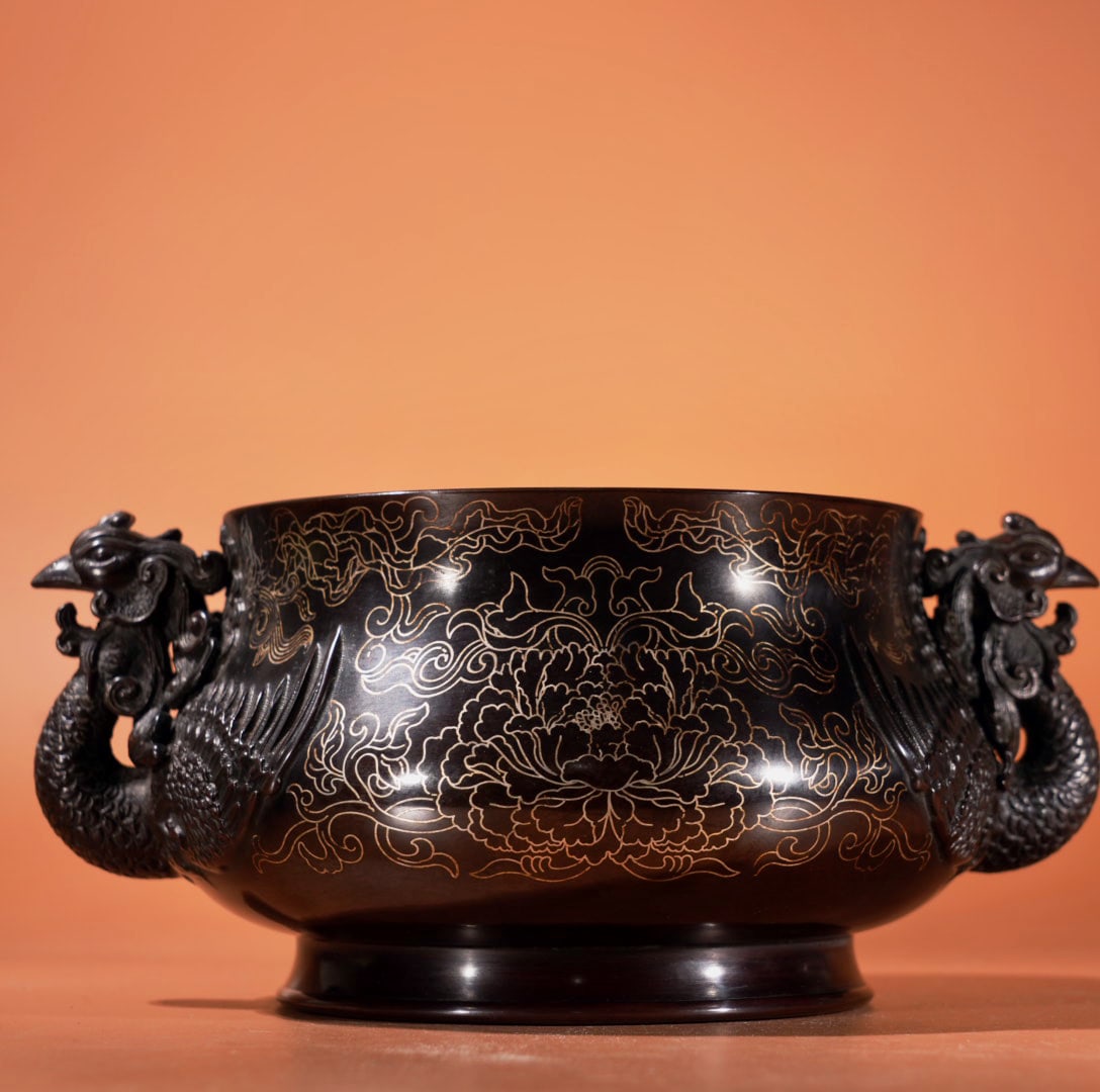 A Exquisite Red Copper Silver-Inlaid Phoenix-Head Censer: A Exquisite Red Copper Silver-Inlaid Phoenix-Head Censer,Ming Dynasty, China,With Mark,Size:3.1inx4.7in, Weight:2190g 紫铜错银丝凤首香炉,中&