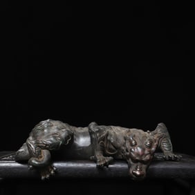 A Exquisite Bronze Auspicious Beast Ornament