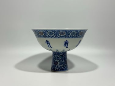 A Exquisite Blue and White Flower Pattern Cup