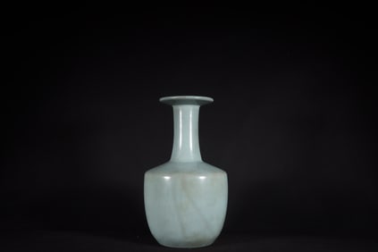 A Exquisite Ru yao Sky Blue Glazed ice Crackle Pattern Vase