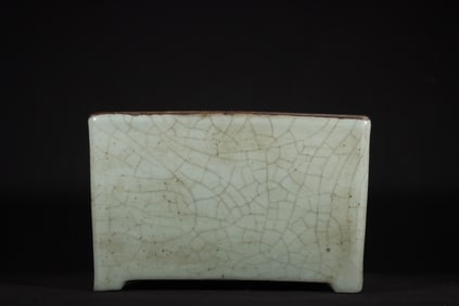 A Exquisite Guan yao Celadon Glzed ice Crackle Pattern Brush Washer