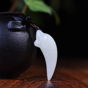 A Exquisite Hotan Jade Dragon-shaped Pendant