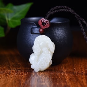 A Exquisite Hotan Jade Auspicious Beast Pendant