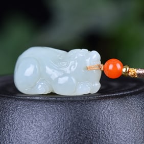 A Exquisite Hotan Jade Auspicious Beast Pattern Pendant