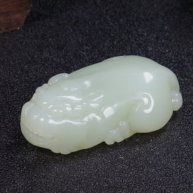 A Exquisite Hotan Jade Auspicious Beast Ornament