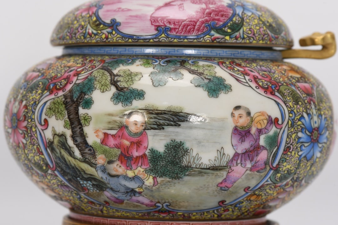 A Rare Enamel Figure Pattern Covered Jar - 5