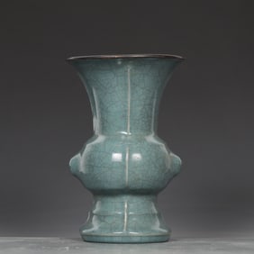 A Exquisite Ru yao Ice Crackle Pattern Vase, with poem