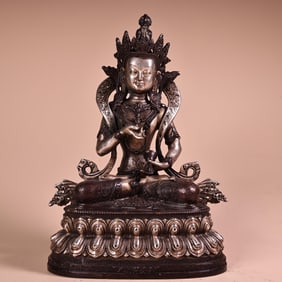 A Exquisite Bronze High-Relief Carved Gilt Silver Tibetan-style Statue of Vajra