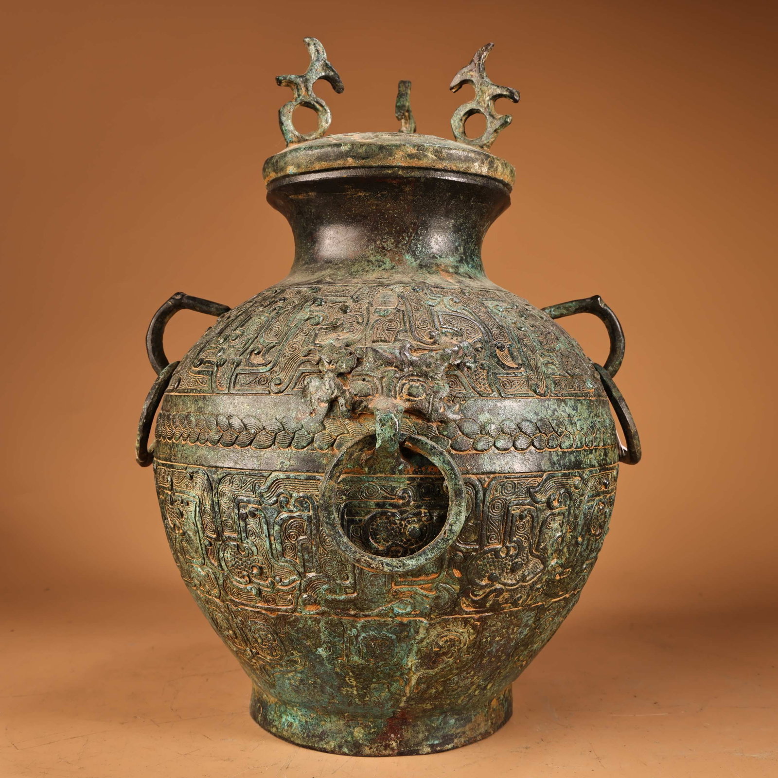 A Exquisite Bronze Round Jar: A Exquisite Bronze Round Jar,Han Dynasty, China,Size:9.8inx7.1in,Weight:2100g 青铜圆罐,中国汉代