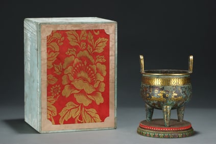 A Exquisite Gold-inlaid Bronze Tripod