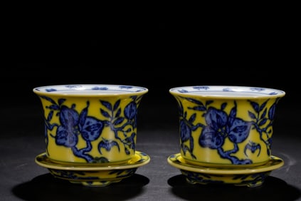 A pair of Exquisite Yellow Ground Blue and White Bat and Peach Pattern Bowl
