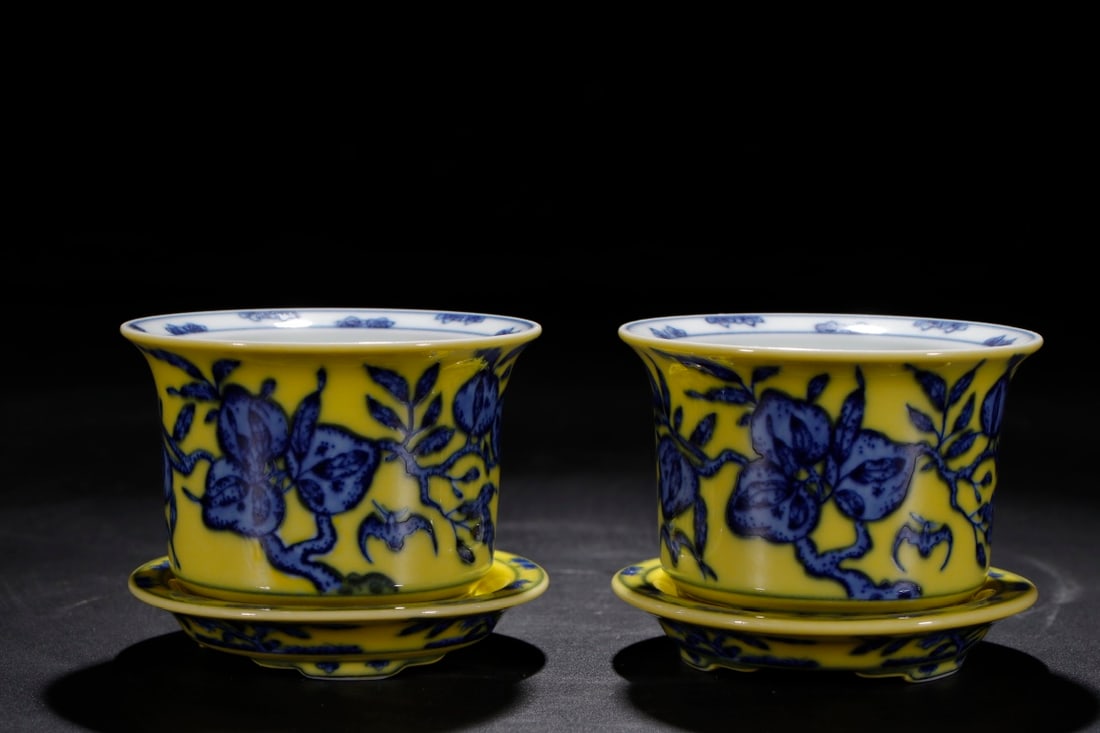 A pair of Exquisite Yellow Ground Blue and White Bat and Peach Pattern Bowl (1 of 9)