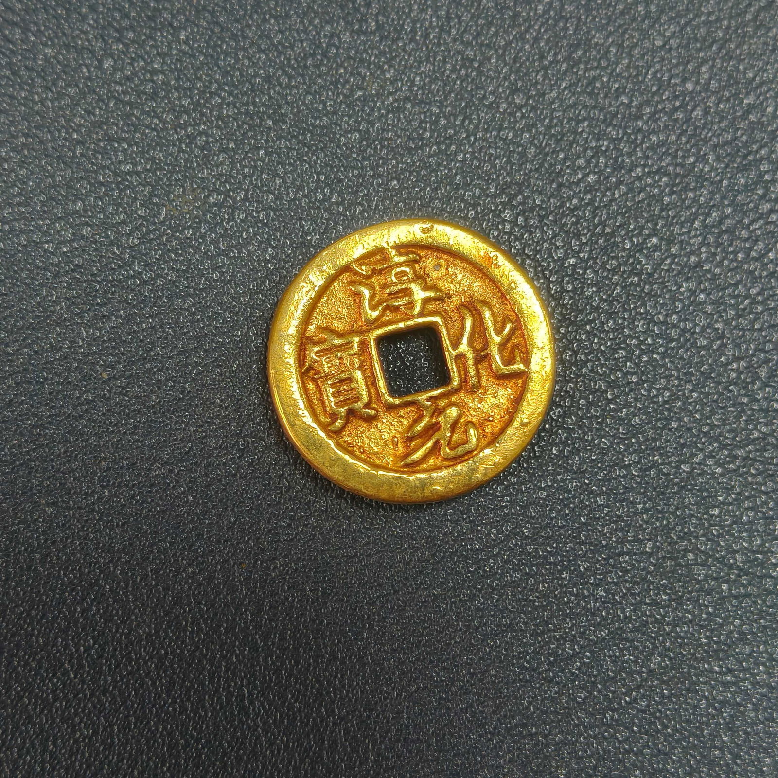 A Exquisite Bronze Gilt Human Pattern Gold Coin - 2
