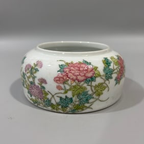 A Exquisite Famille-Rose Flower Pattern Brush Washer