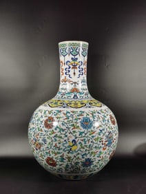 A Exquisite Blue and White Doucai Lotus Pattern Vase