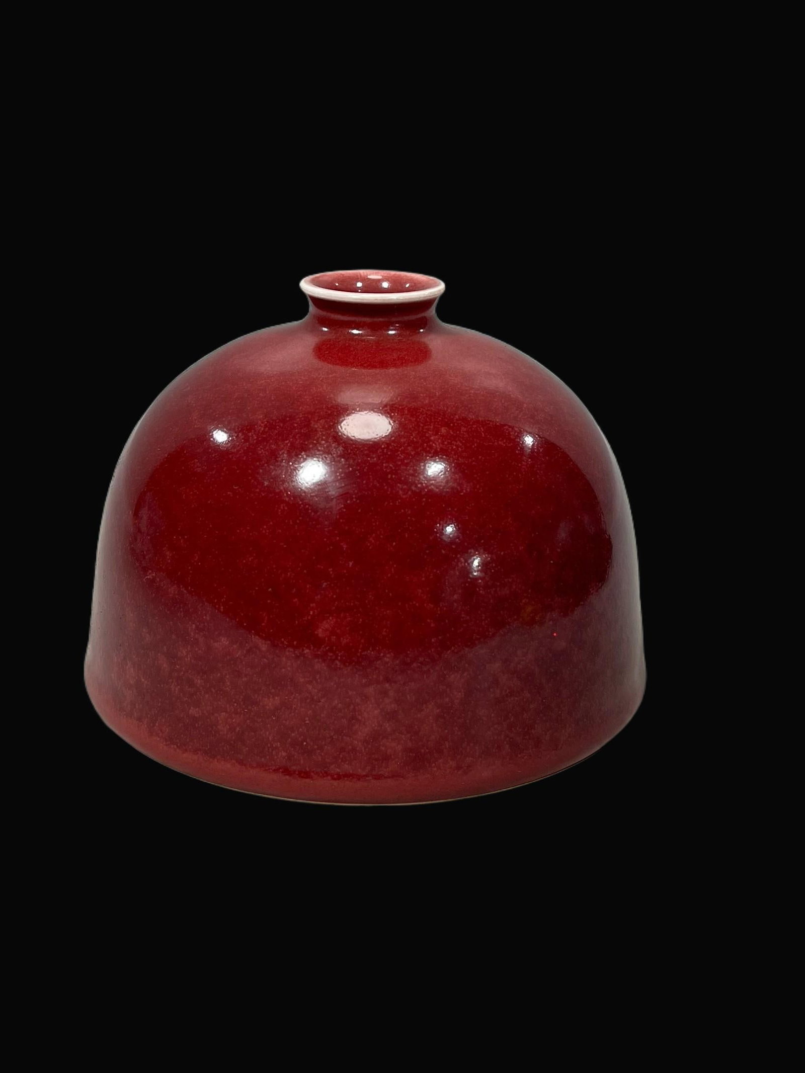 A Exquisite Ji Red Glaze Vase: A Exquisite Ji Red Glaze Vase,Qing Dynasty, China,Kangxi Six-character Mark,Size:3.9inx5.1in 