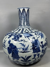 A Exquisite Blue and White Figures Pattern Vase