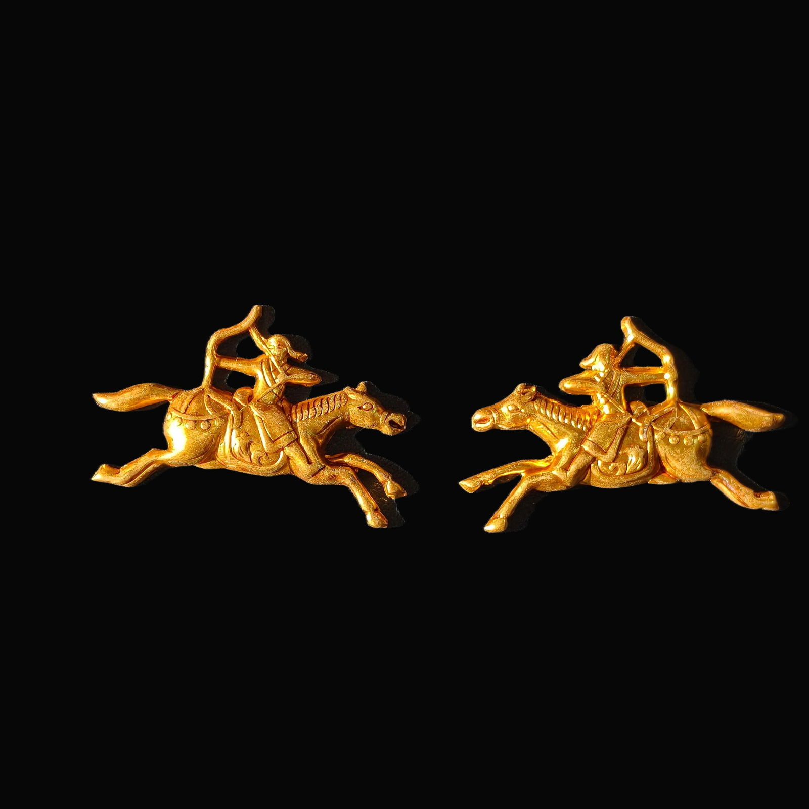 A pair of Exquisite Bronze Gilt Horse Handheld Ornament (1 of 2)