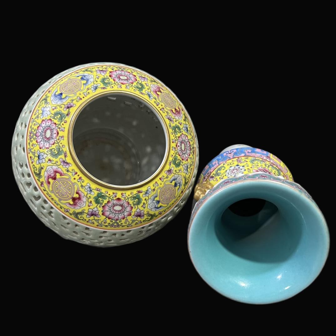 A Exquisite Enamel Flower Pattern Vase - 4