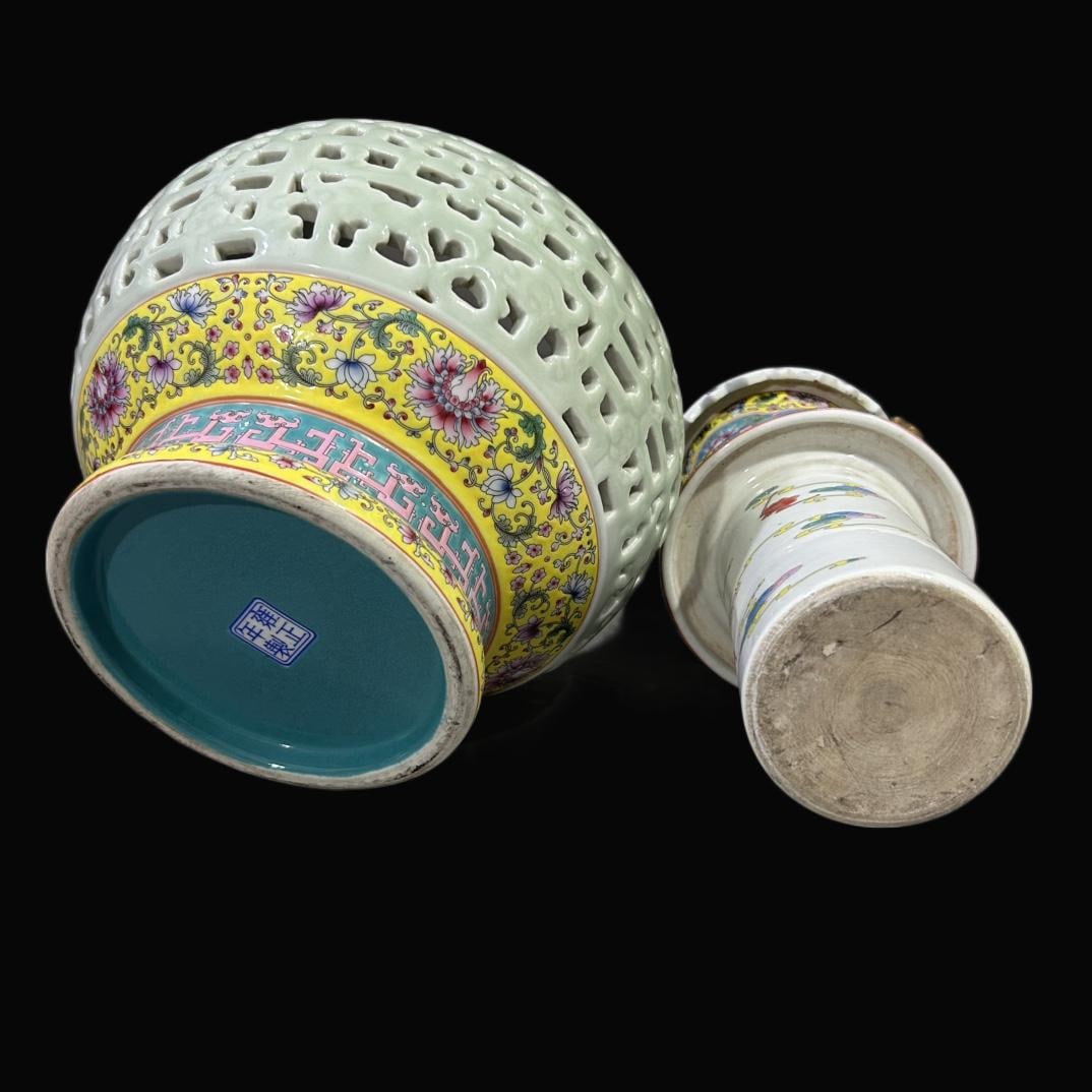 A Exquisite Enamel Flower Pattern Vase - 5