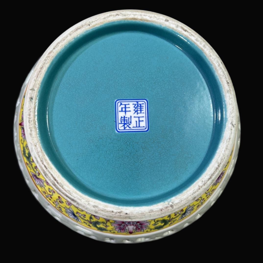 A Exquisite Enamel Flower Pattern Vase - 6