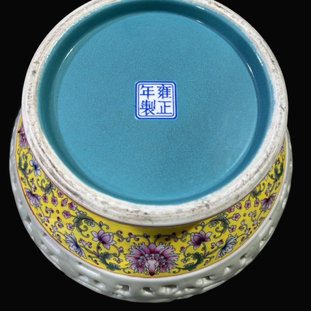 A Exquisite Enamel Flower Pattern Vase - 7