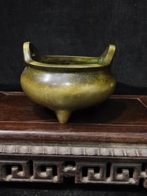 A Exquisite Bronze Tripod Censer