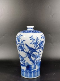 A Exquisite Blue and White Flower and Bird Pattern Vase