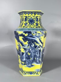 A Exquisite Yellow Ground Blue and White Figures Pattern Vase