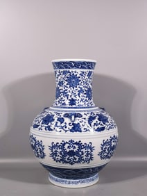 A Exquisite Blue and White Lotus Pattern Vase