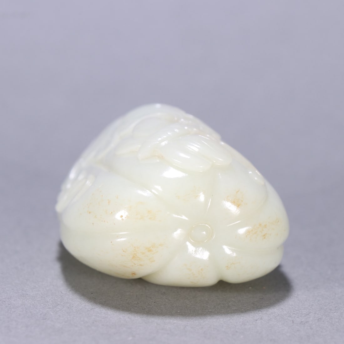 A Exquisite Hotan Jade Fruit-Shaped Snuff Bottle - 9