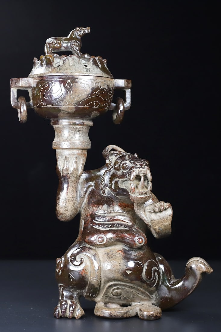 A Exquisite Hotan Jade Bear-Shaped Censer: A Exquisite Hotan Jade Bear-Shaped Censer,Han Dynasty, China,Size:12.6inx7.1inx3.1in,Weight:3487g 和田玉熊形状炉,中国汉代