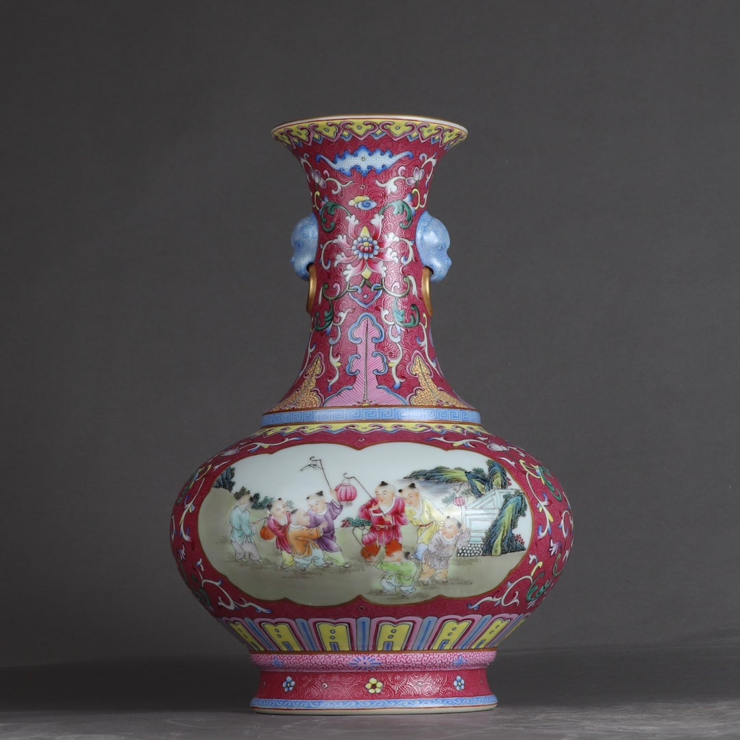 A Exquisite Famille-Rose Figures Pattern Double-Ears Vase: A Exquisite Famille-Rose Figures Pattern Double-Ears Vase,Qing Dynasty, China,Qianlong Six-character Mark,Size:11.2inx8.1in 粉彩人物纹双耳瓶,中