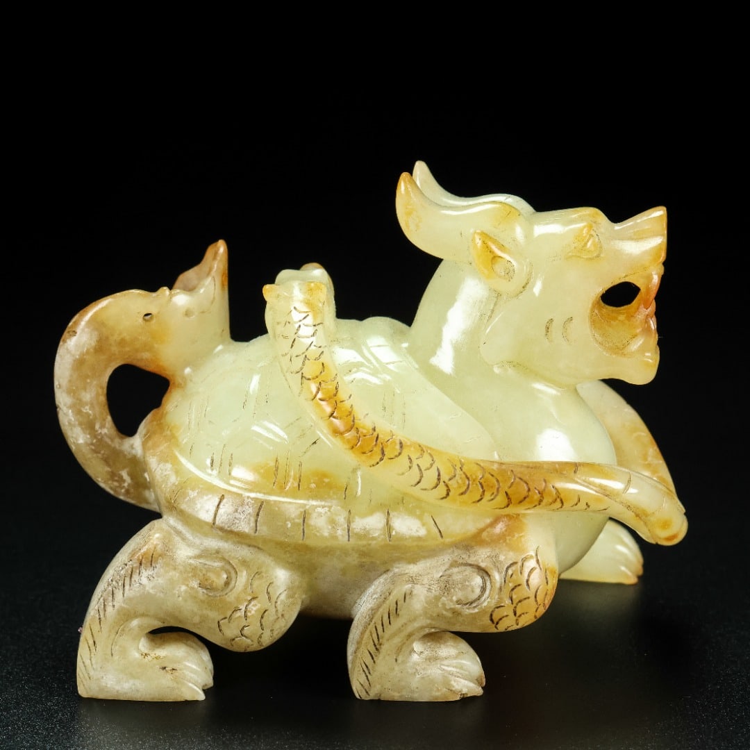 A Exquisite Hetian Jade Tortoise Ornament: A Exquisite Hetian Jade Tortoise Ornament,Han Dynasty, China,Size:3.1inx2inx2.4in,Weight:188g 和田玉玄武,中国汉代