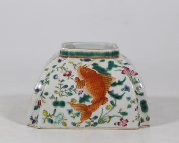 A Exquisite Famille-Rose Fish and Lotus Pattern Water Pot
