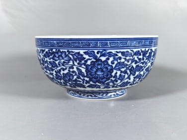 A Exquisite Blue and White Lotus Pattern Bowl