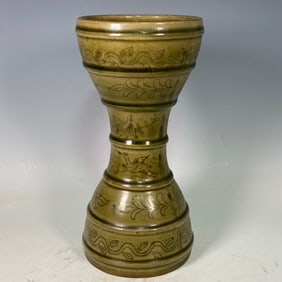 A Exquisite Yue yao Porcelain Flower Vase